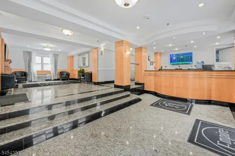70 S Munn Ave #808 Unit 808