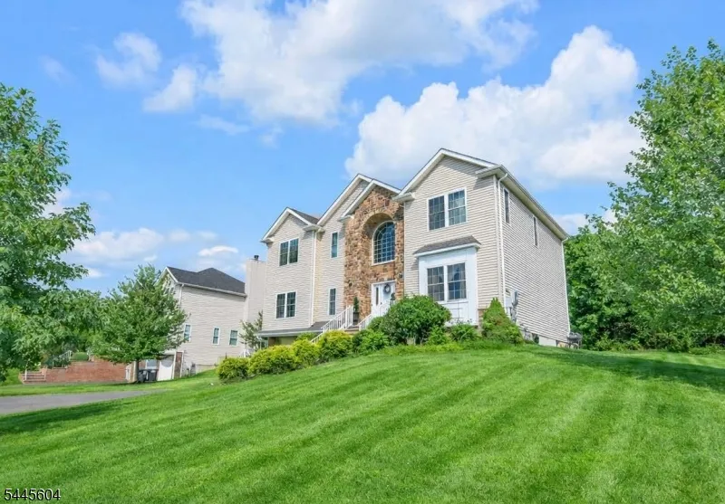 6 Jacob Way Lopatcong, NJ 08865