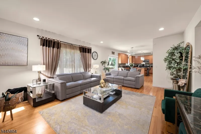 6 Jacob Way Lopatcong, NJ 08865