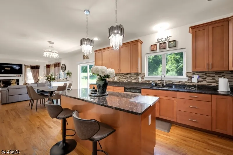 6 Jacob Way Lopatcong, NJ 08865