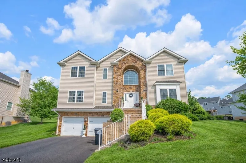 6 Jacob Way Lopatcong, NJ 08865