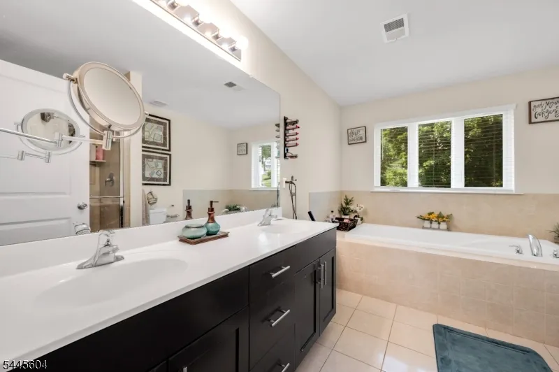 6 Jacob Way Lopatcong, NJ 08865