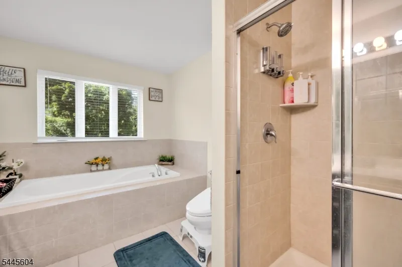 6 Jacob Way Lopatcong, NJ 08865