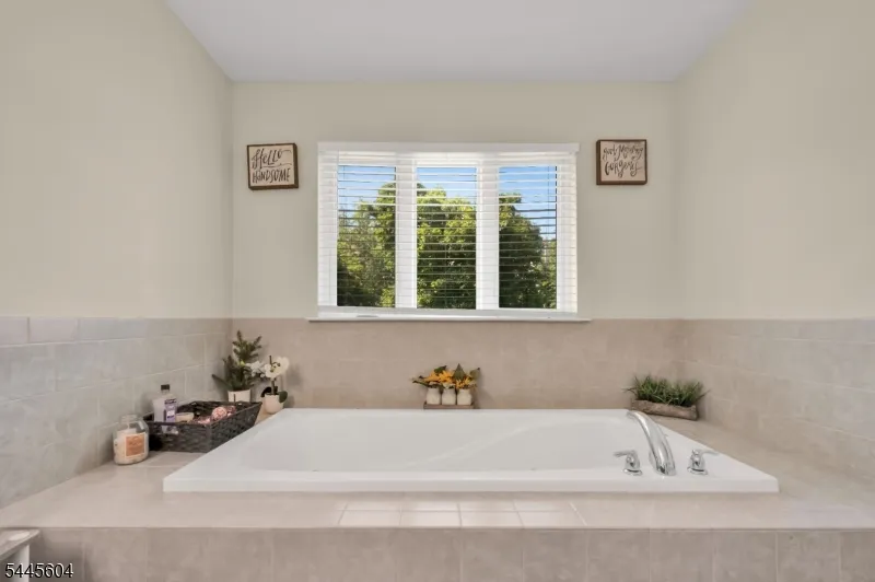6 Jacob Way Lopatcong, NJ 08865