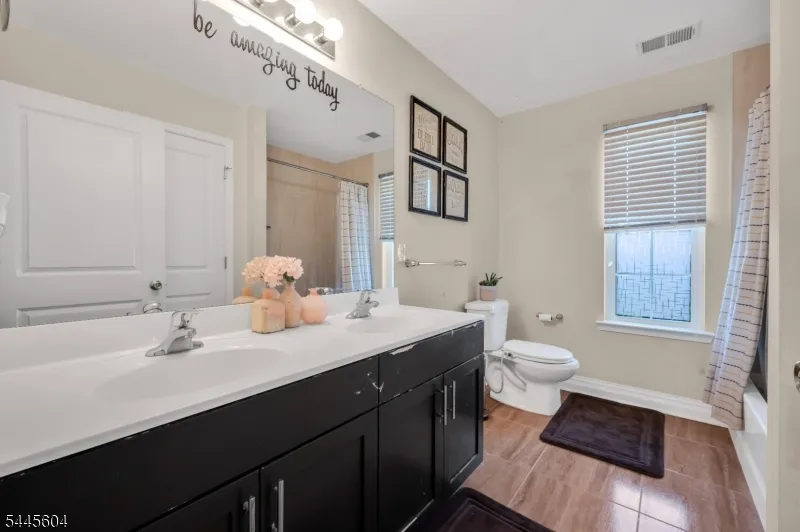 6 Jacob Way Lopatcong, NJ 08865
