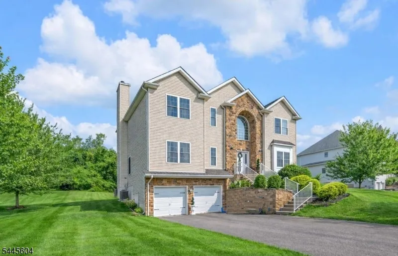 6 Jacob Way Lopatcong, NJ 08865