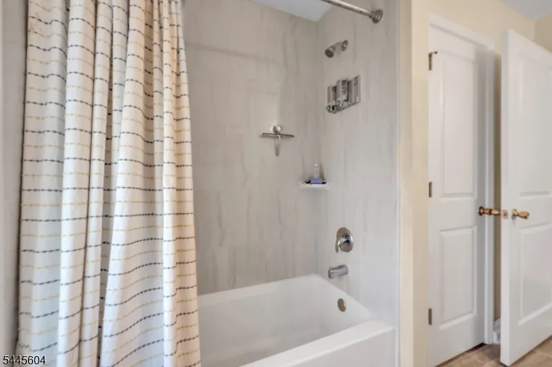 6 Jacob Way Lopatcong, NJ 08865