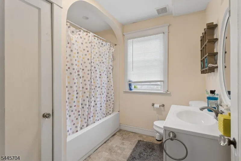 42 S State St Vineland City, NJ 08360