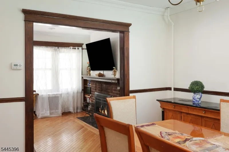 140 Valentine Pl Woodbridge, NJ 07095