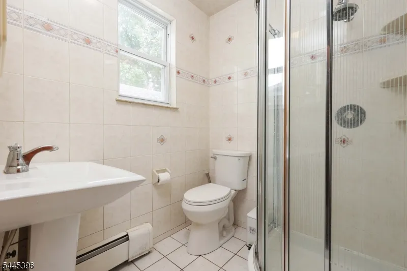 140 Valentine Pl Woodbridge, NJ 07095