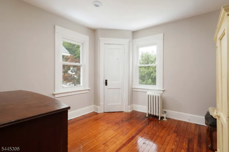140 Valentine Pl Woodbridge, NJ 07095