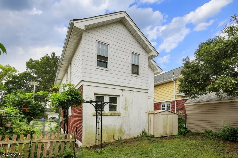 140 Valentine Pl Woodbridge, NJ 07095