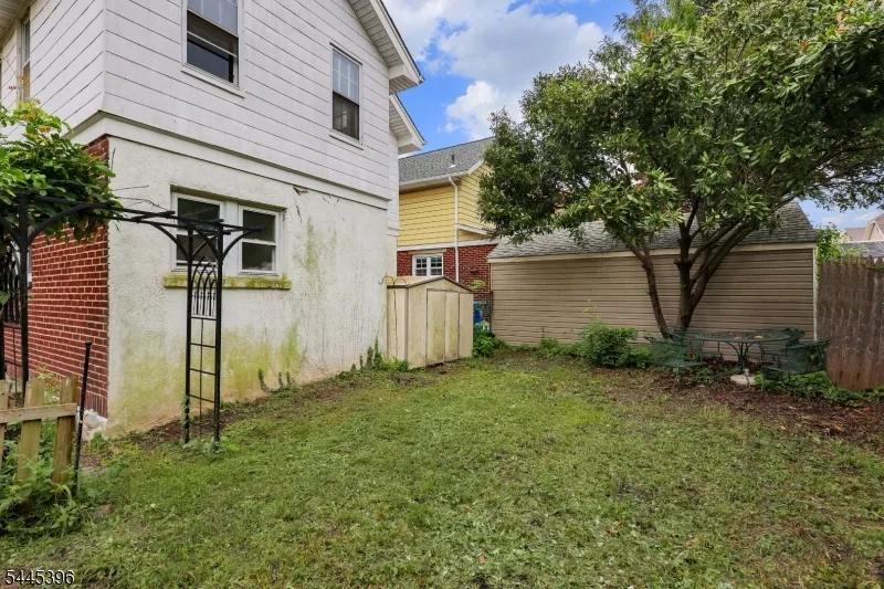 140 Valentine Pl Woodbridge, NJ 07095