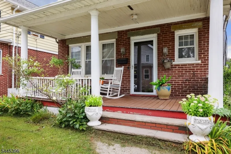 140 Valentine Pl Woodbridge, NJ 07095