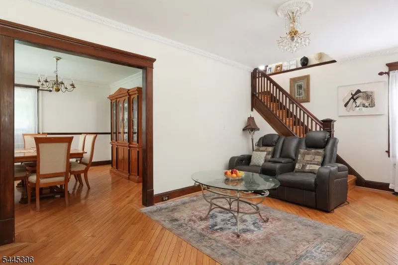 140 Valentine Pl Woodbridge, NJ 07095