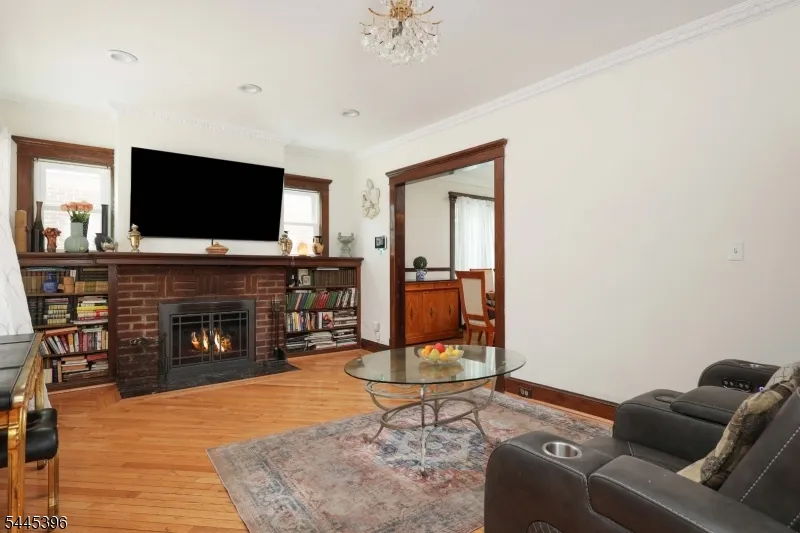 140 Valentine Pl Woodbridge, NJ 07095