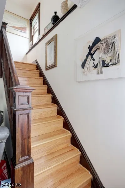 140 Valentine Pl Woodbridge, NJ 07095