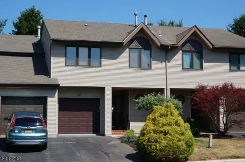 10 Hemlock Ct