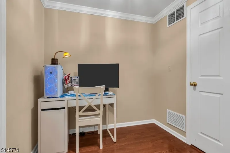 28 Forshee Cir Montvale, NJ 07645