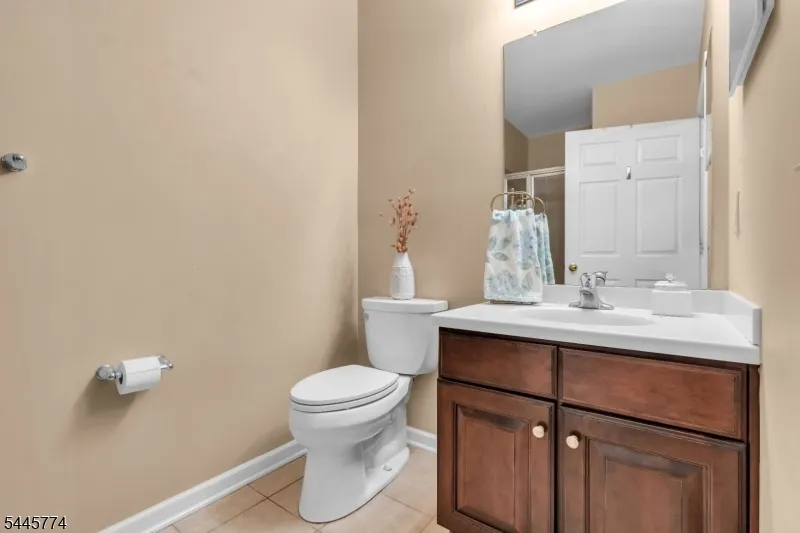 28 Forshee Cir Montvale, NJ 07645
