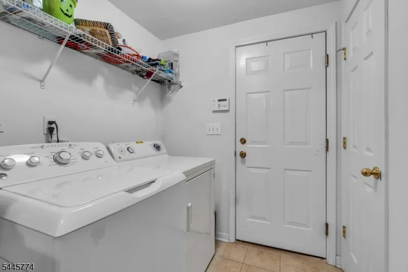 28 Forshee Cir Montvale, NJ 07645