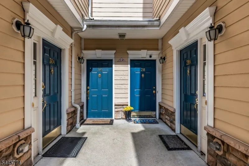 28 Forshee Cir Montvale, NJ 07645