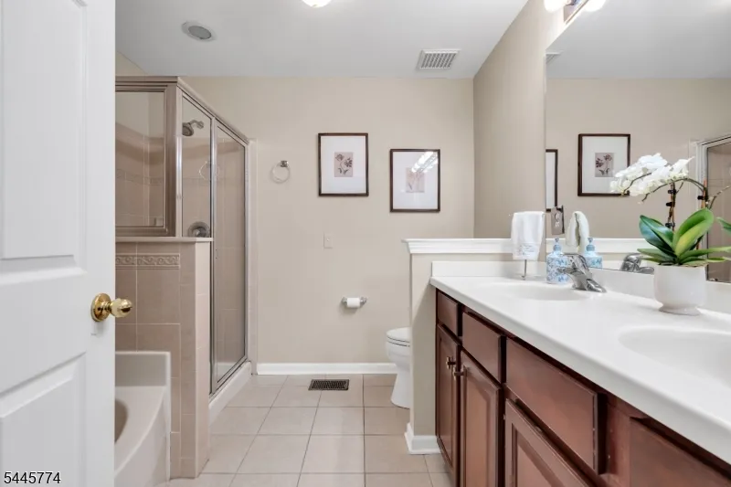 28 Forshee Cir Montvale, NJ 07645