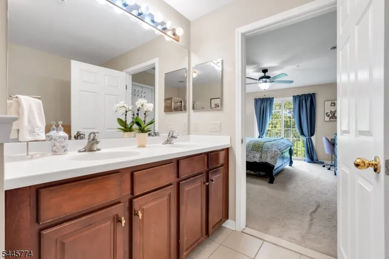 28 Forshee Cir Montvale, NJ 07645