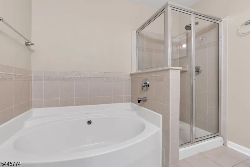 28 Forshee Cir Montvale, NJ 07645