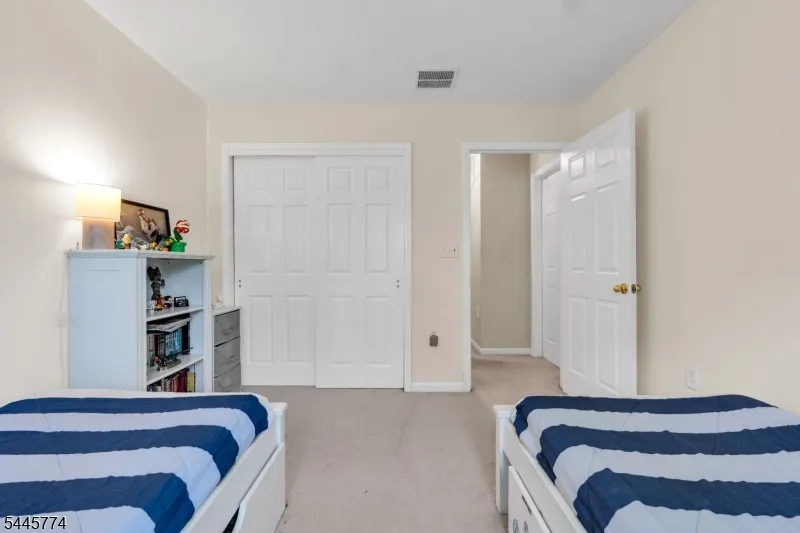 28 Forshee Cir Montvale, NJ 07645