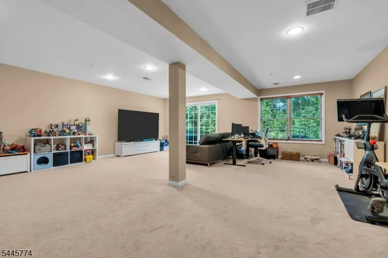28 Forshee Cir Montvale, NJ 07645