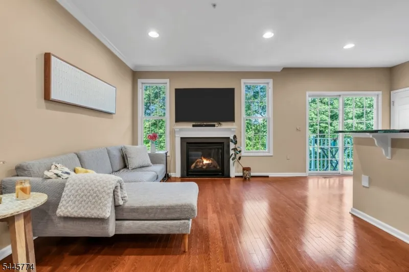 28 Forshee Cir Montvale, NJ 07645