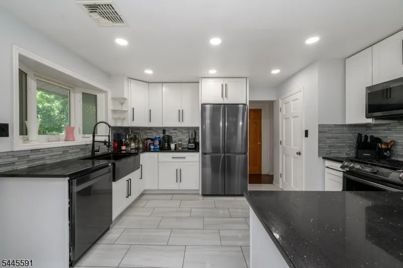 1 Lewis St Haledon, NJ 07508
