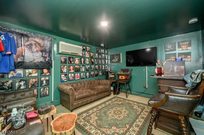 1 Lewis St Haledon, NJ 07508