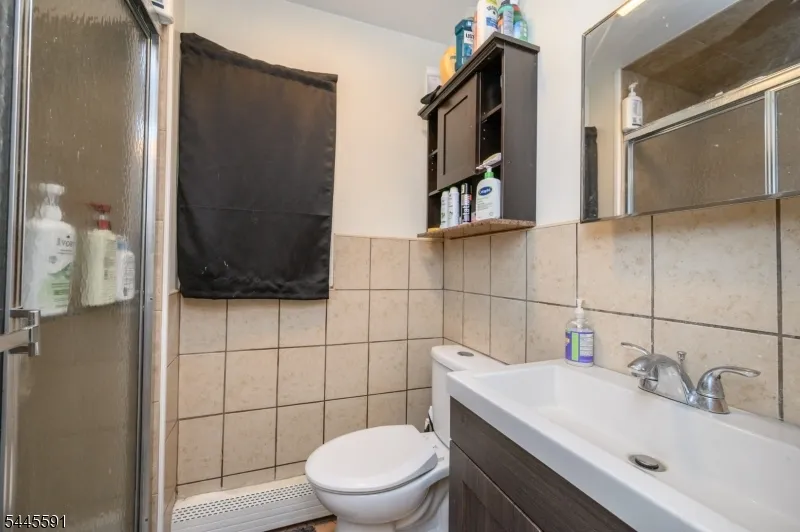 1 Lewis St Haledon, NJ 07508