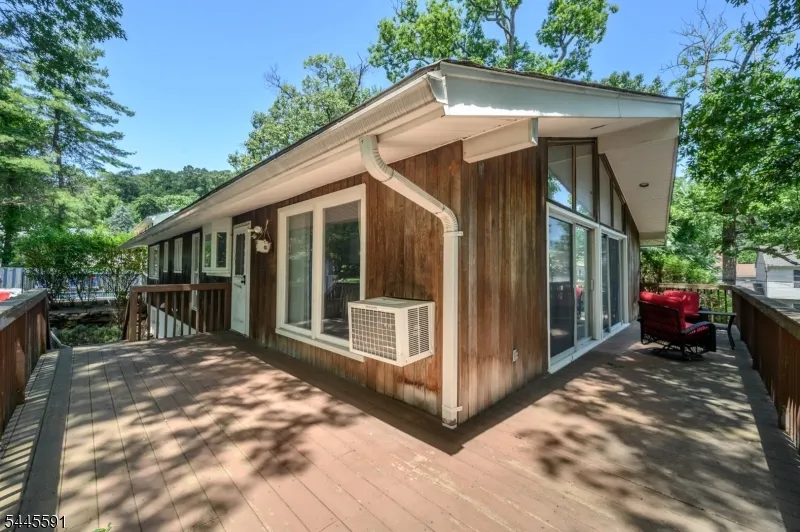 1 Lewis St Haledon, NJ 07508
