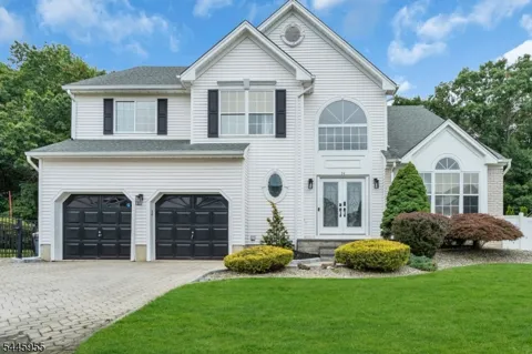54 Winding Brook Dr