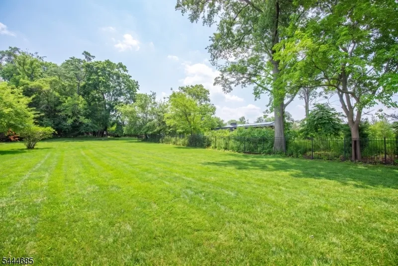 98 Haddenfield Rd Clifton City, NJ 07013