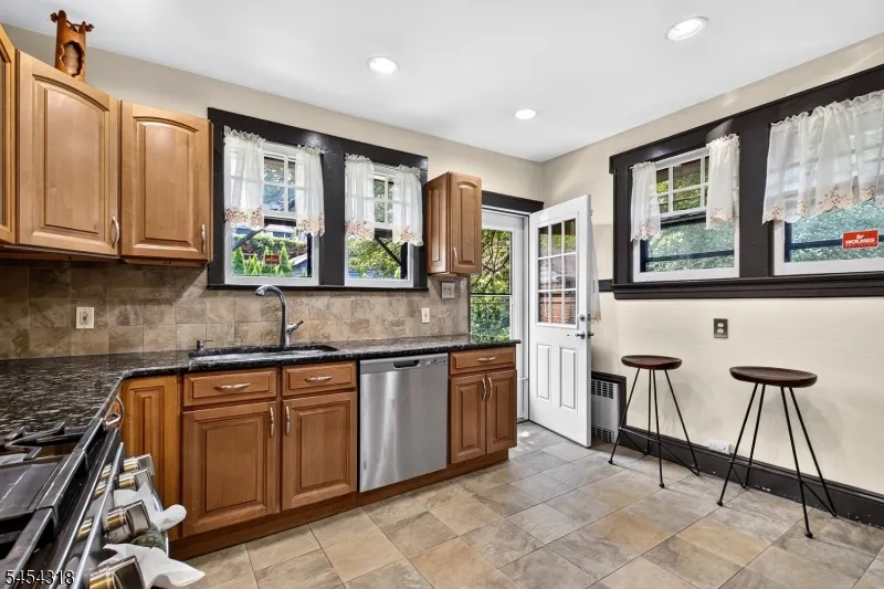 12 Lancaster Ave Maplewood, NJ 07040