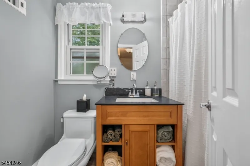 108 Chestnut Ter Rockaway, NJ 07866