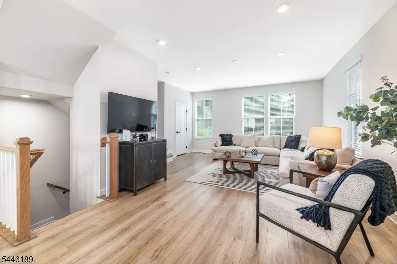 6 Saw Mill Cir Hackettstown Town, NJ 07840