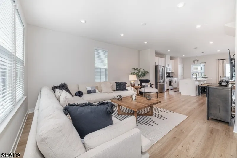 6 Saw Mill Cir Hackettstown Town, NJ 07840