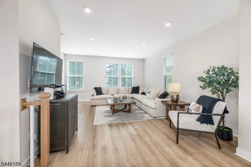 6 Saw Mill Cir Hackettstown Town, NJ 07840