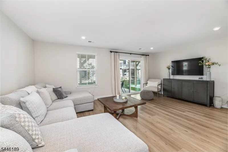 6 Saw Mill Cir Hackettstown Town, NJ 07840
