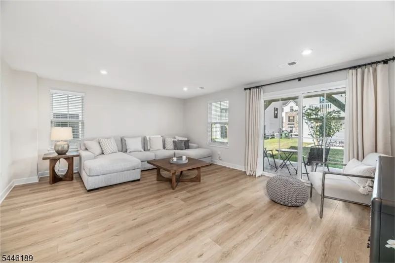 6 Saw Mill Cir Hackettstown Town, NJ 07840