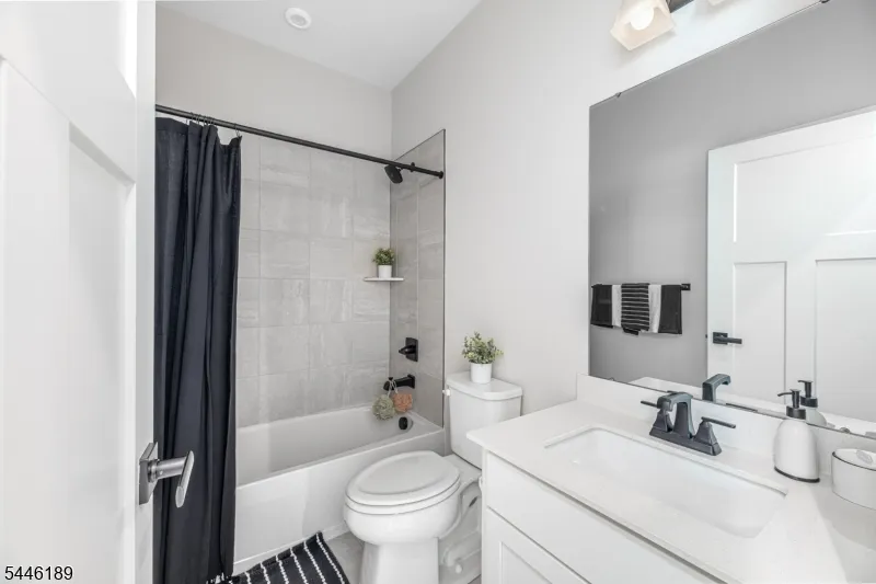 6 Saw Mill Cir Hackettstown Town, NJ 07840