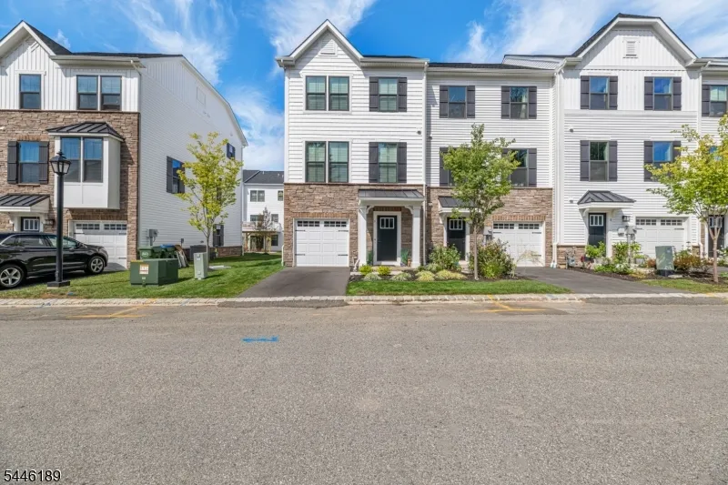 6 Saw Mill Cir Hackettstown Town, NJ 07840