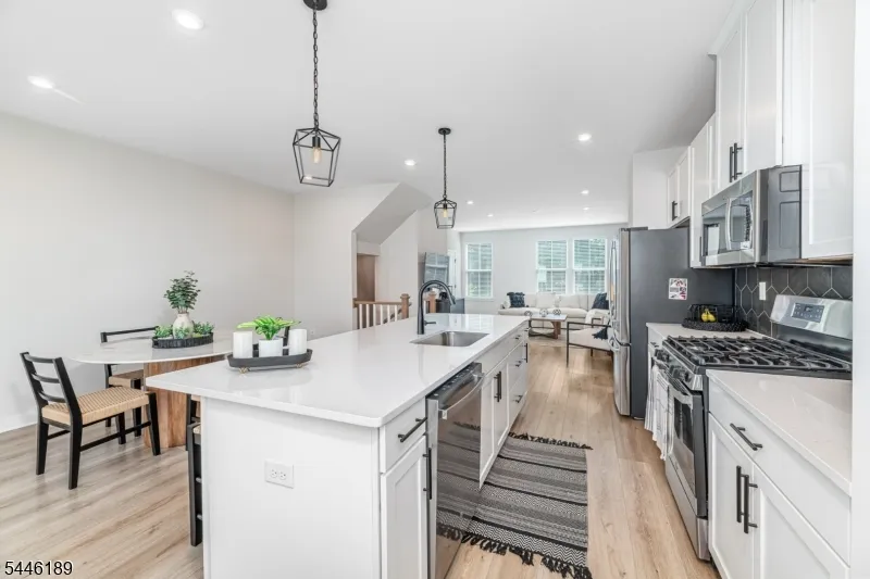6 Saw Mill Cir Hackettstown Town, NJ 07840