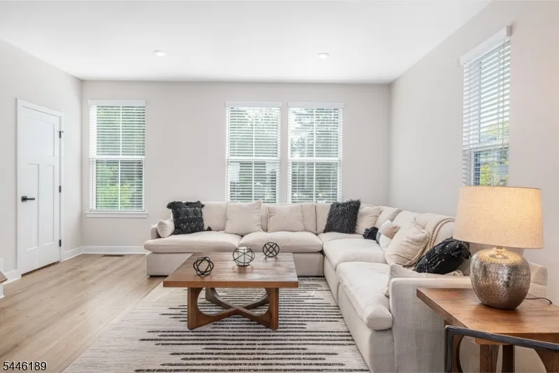 6 Saw Mill Cir Hackettstown Town, NJ 07840