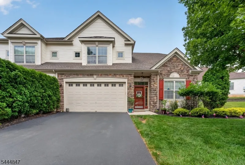 418 Edward St Lopatcong, NJ 08865